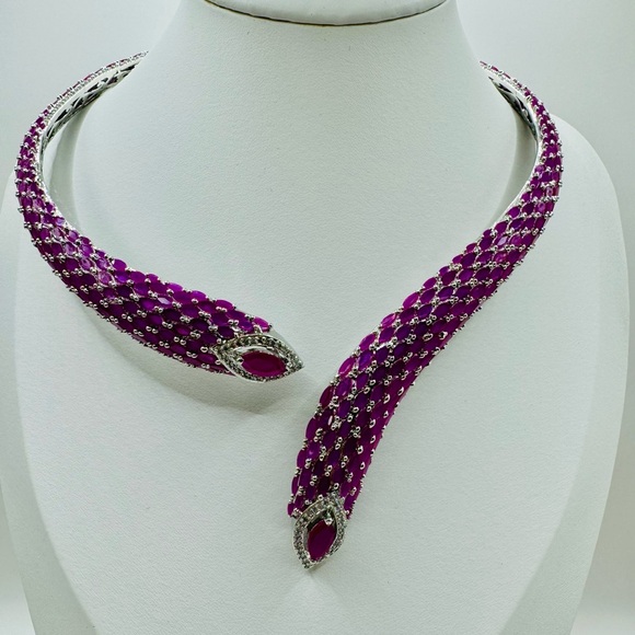 Trendy yet Light Weight Necklace - Picture 2 of 7